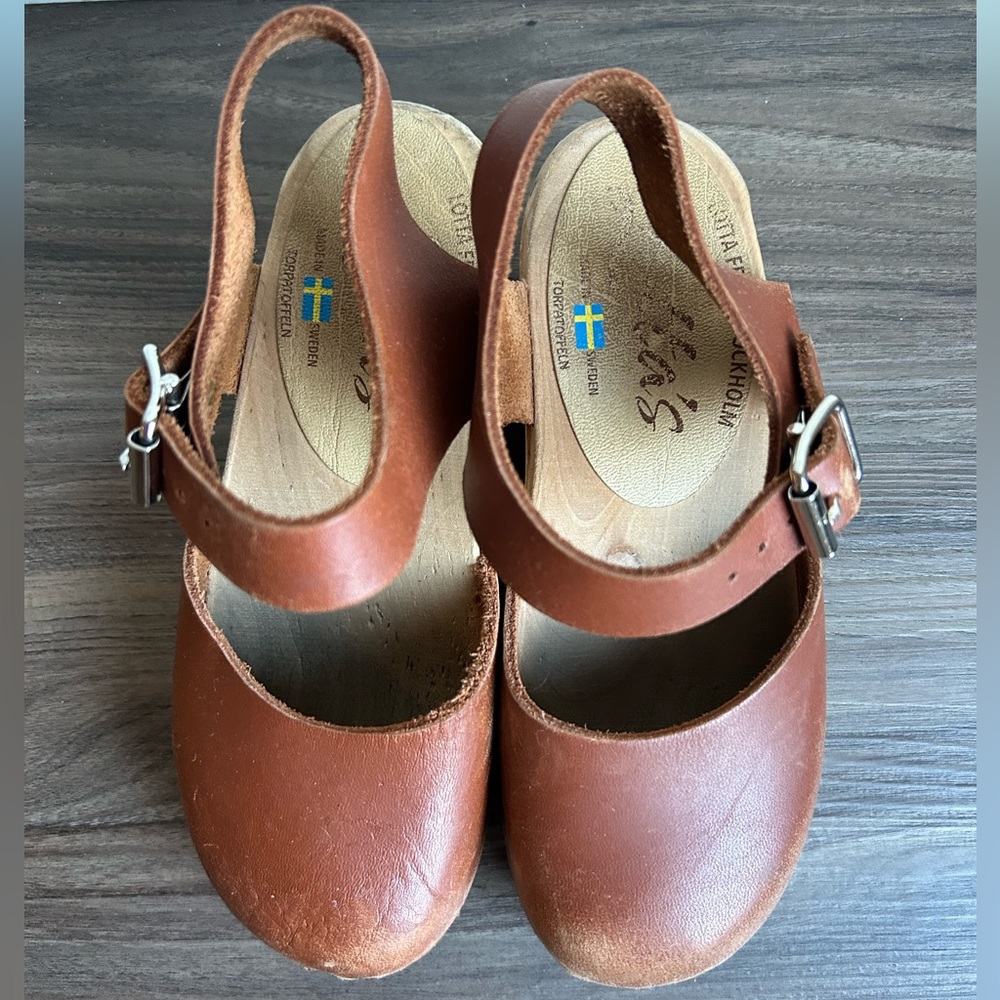 Little Lotta's Low Wood Tan Kids clogs
